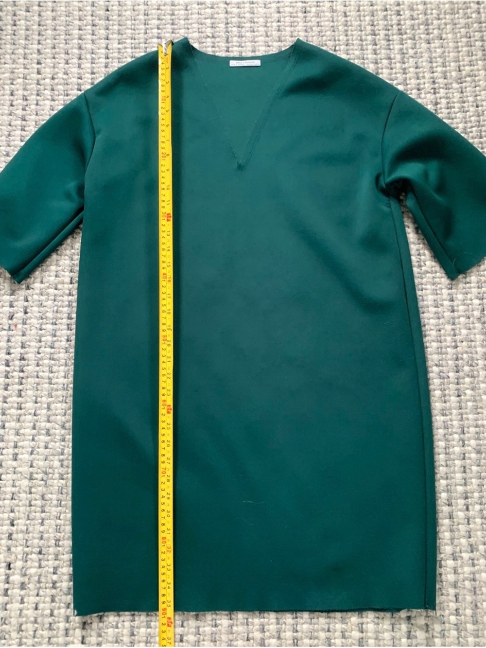 Elegant Forest Green V-Neck Shift Dress - Picture 5 of 6